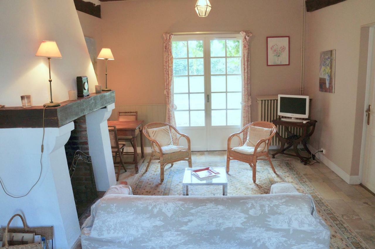 Les Hauts De Chaume Hébergement de vacances Génillé